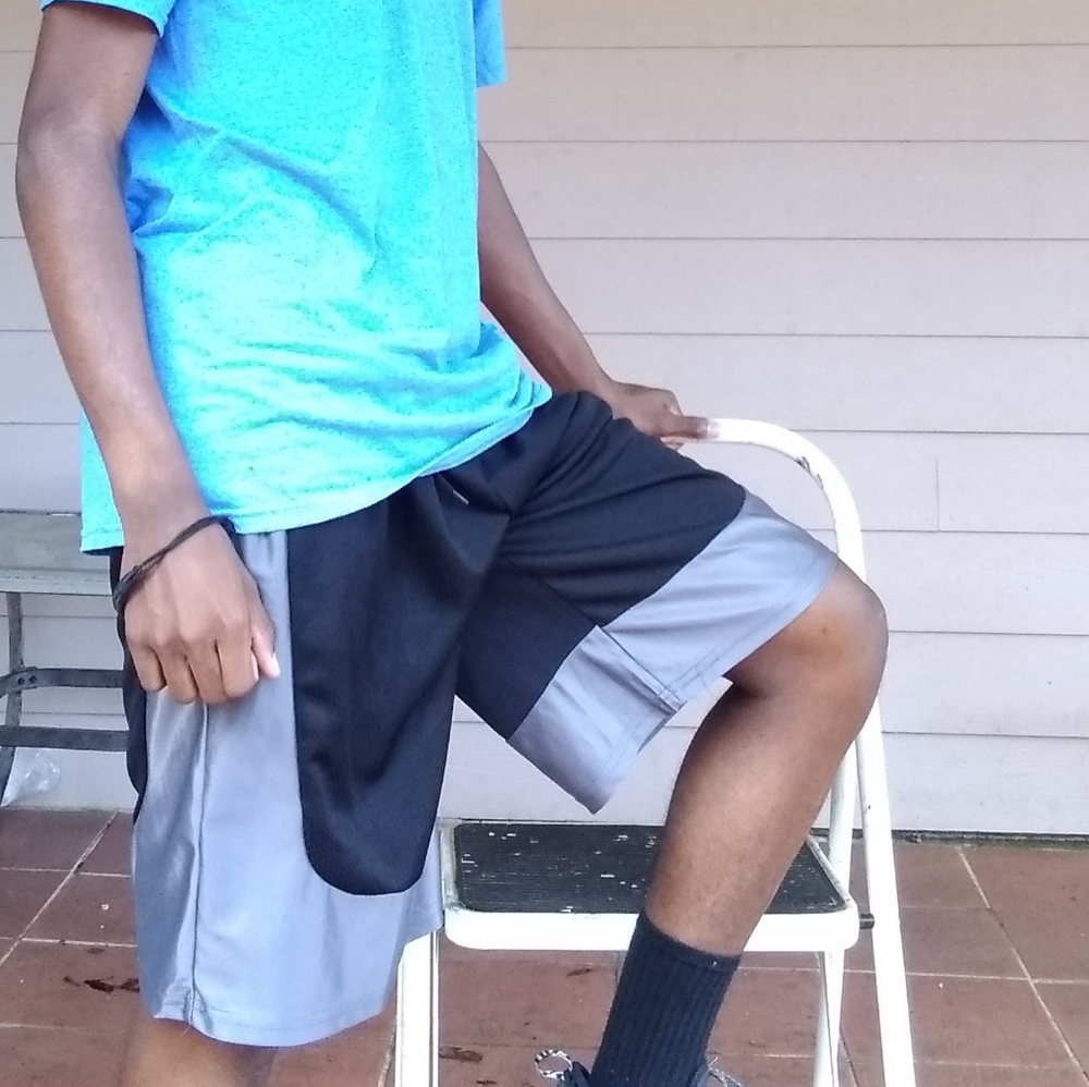 Shorts - Picture 4 of 6
